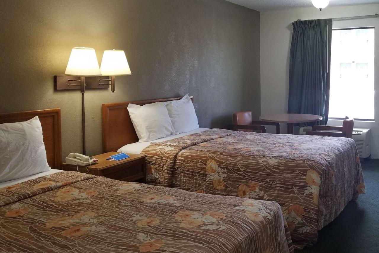 Travelers Inn & Suites サムター エクステリア 写真